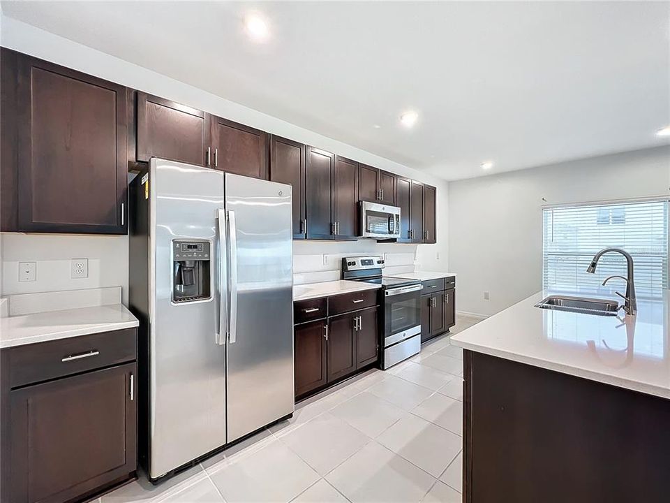 En Venta: $379,900 (5 camas, 3 baños, 2396 Pies cuadrados)