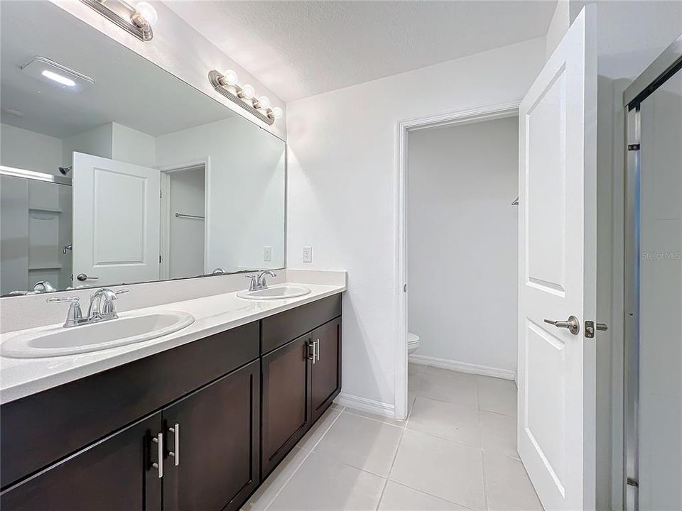 En Venta: $379,900 (5 camas, 3 baños, 2396 Pies cuadrados)