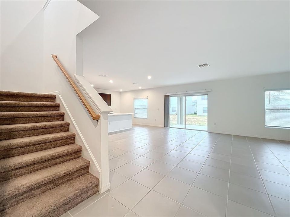 En Venta: $379,900 (5 camas, 3 baños, 2396 Pies cuadrados)