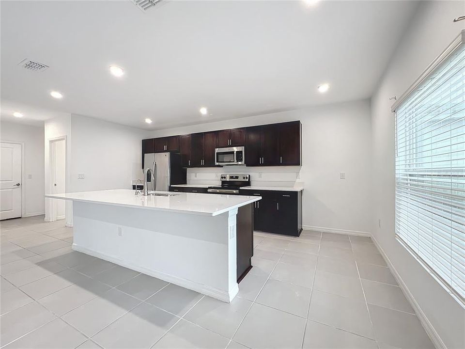 En Venta: $379,900 (5 camas, 3 baños, 2396 Pies cuadrados)
