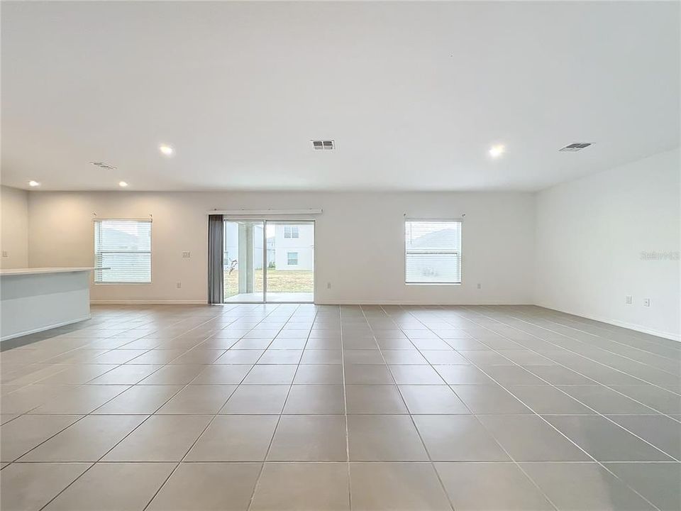 En Venta: $379,900 (5 camas, 3 baños, 2396 Pies cuadrados)