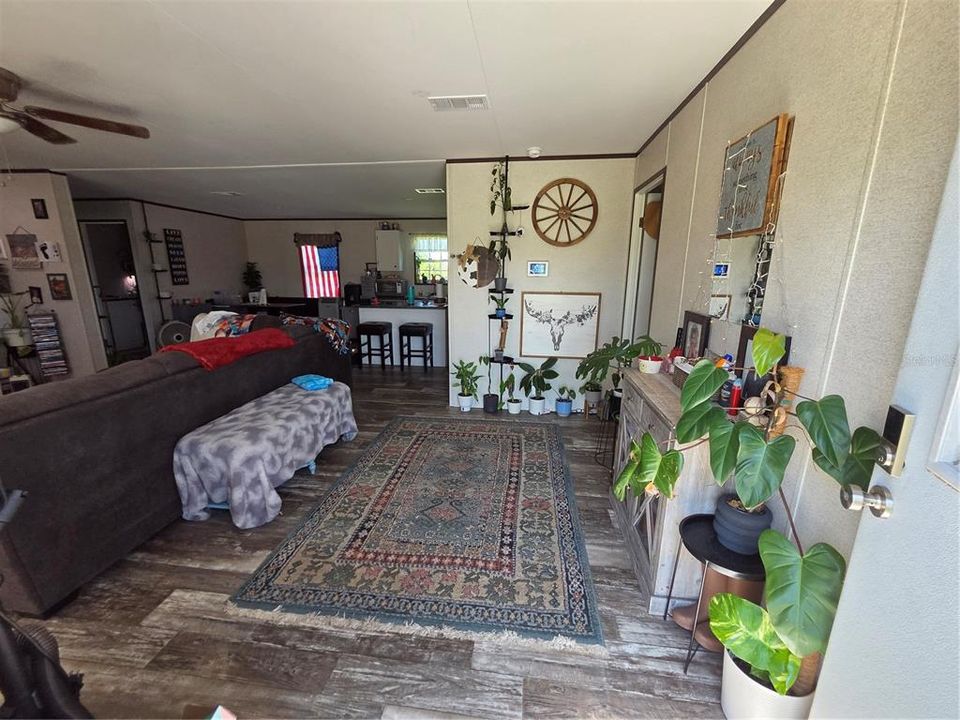 For Sale: $250,000 (3 beds, 2 baths, 1568 Square Feet)