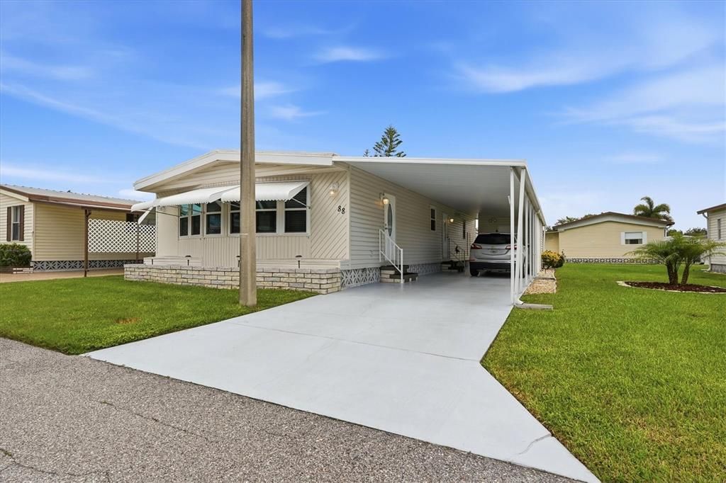 For Sale: $165,000 (2 beds, 2 baths, 1272 Square Feet)