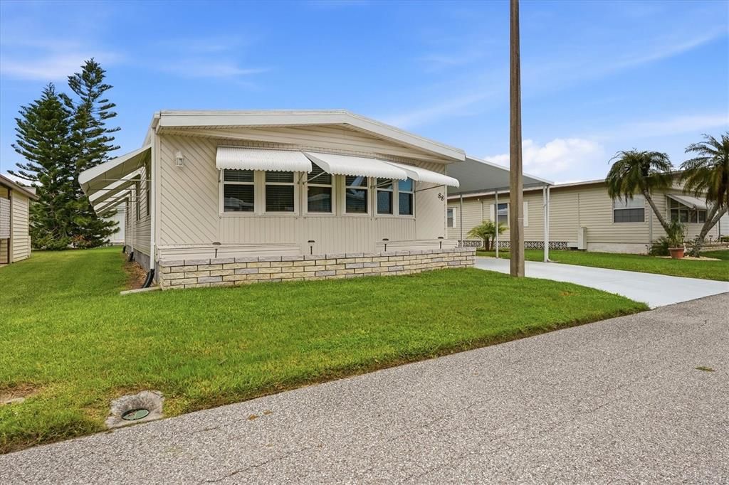 For Sale: $165,000 (2 beds, 2 baths, 1272 Square Feet)