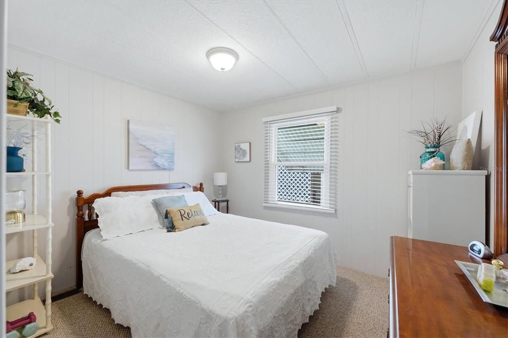 For Sale: $165,000 (2 beds, 2 baths, 1272 Square Feet)