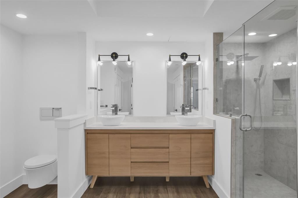 For Sale: $475,000 (2 beds, 2 baths, 1430 Square Feet)