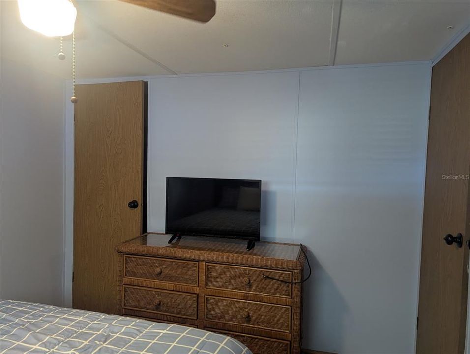 For Sale: $175,000 (3 beds, 2 baths, 960 Square Feet)