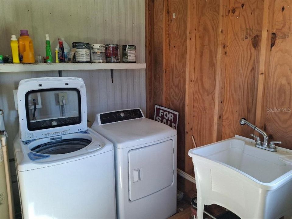For Sale: $175,000 (3 beds, 2 baths, 960 Square Feet)