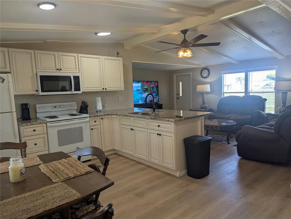 For Sale: $175,000 (3 beds, 2 baths, 960 Square Feet)