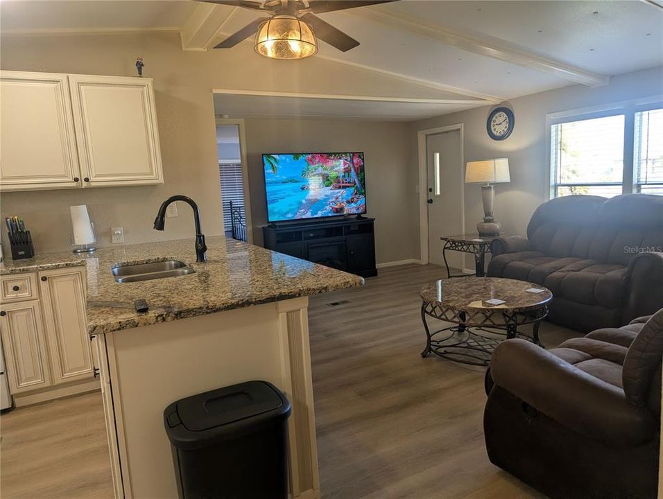 For Sale: $175,000 (3 beds, 2 baths, 960 Square Feet)