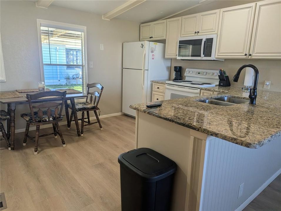 For Sale: $175,000 (3 beds, 2 baths, 960 Square Feet)