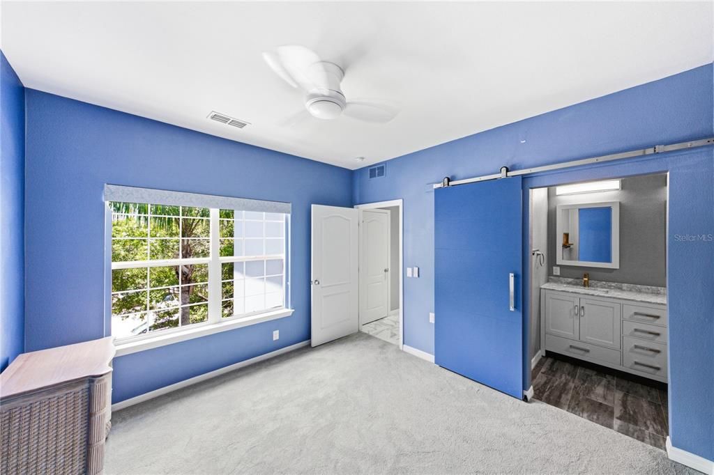 For Sale: $239,900 (2 beds, 3 baths, 1131 Square Feet)