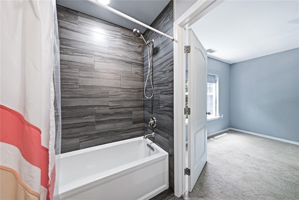 For Sale: $239,900 (2 beds, 3 baths, 1131 Square Feet)
