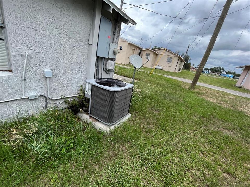 For Sale: $79,900 (3 beds, 1 baths, 989 Square Feet)