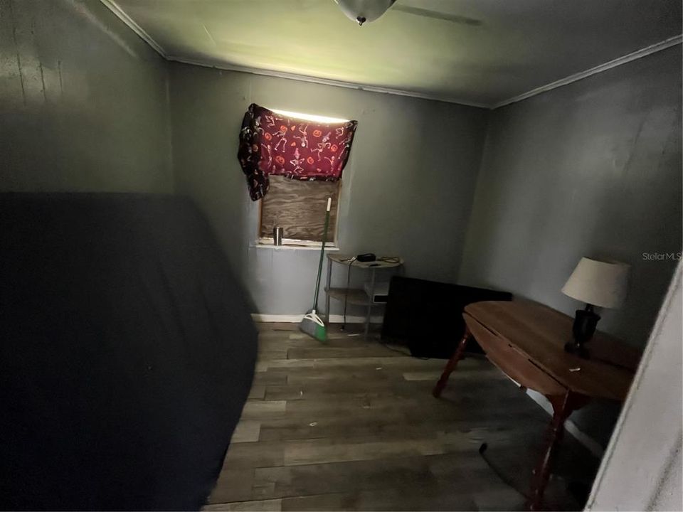 For Sale: $79,900 (3 beds, 1 baths, 989 Square Feet)