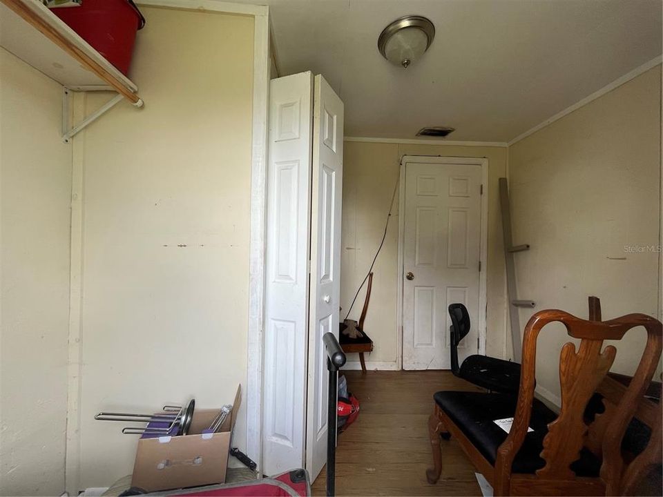 For Sale: $79,900 (3 beds, 1 baths, 989 Square Feet)