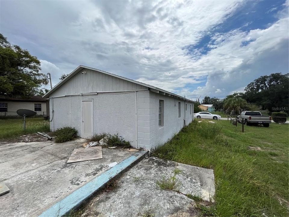 For Sale: $79,900 (3 beds, 1 baths, 989 Square Feet)
