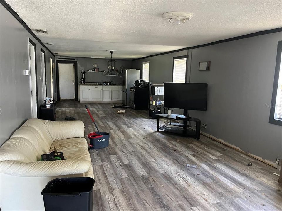 For Sale: $79,900 (3 beds, 1 baths, 989 Square Feet)
