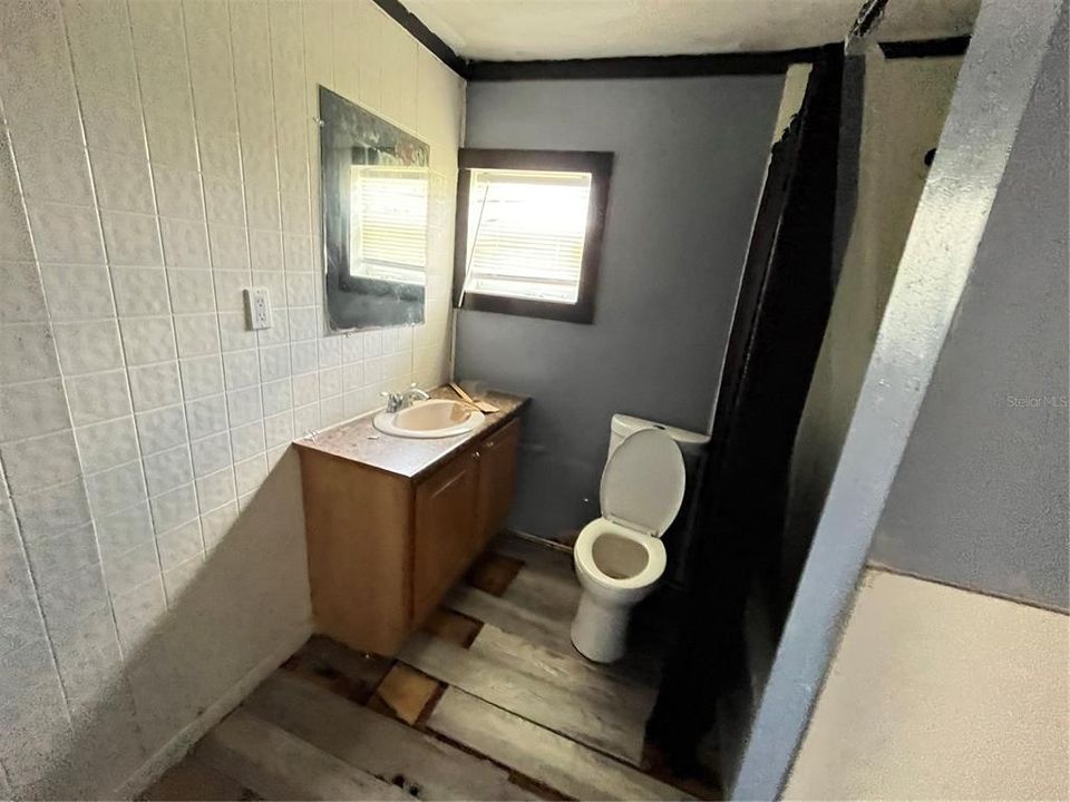 For Sale: $79,900 (3 beds, 1 baths, 989 Square Feet)