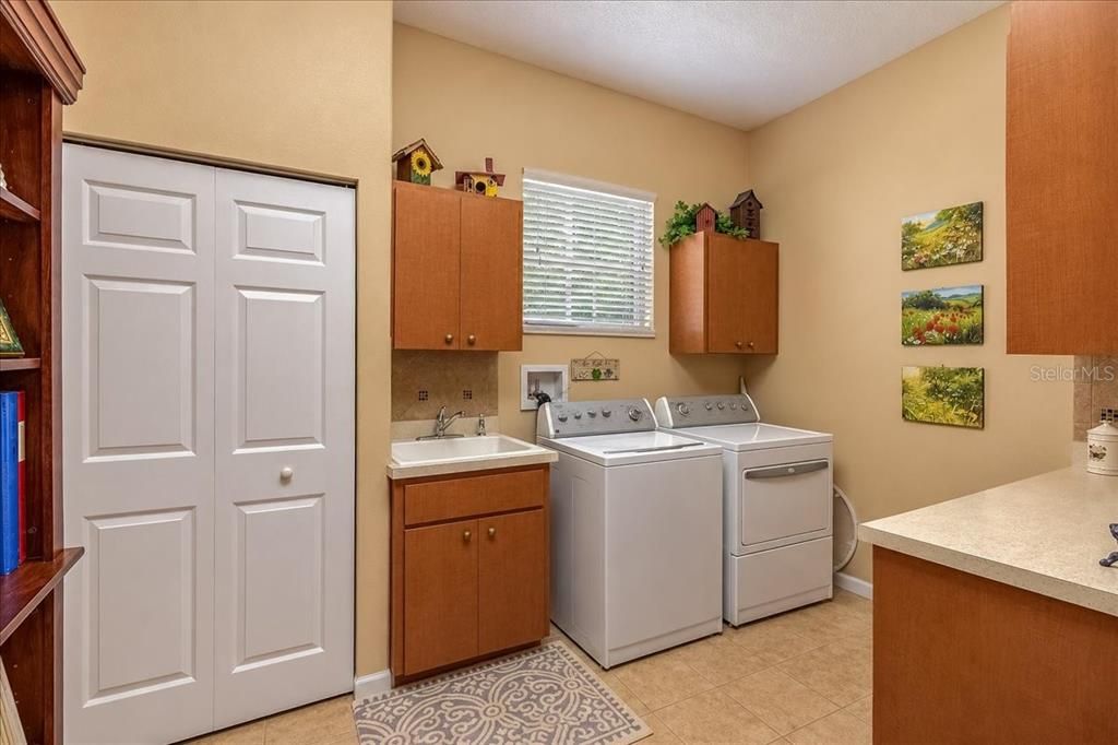 For Sale: $359,900 (3 beds, 2 baths, 2471 Square Feet)