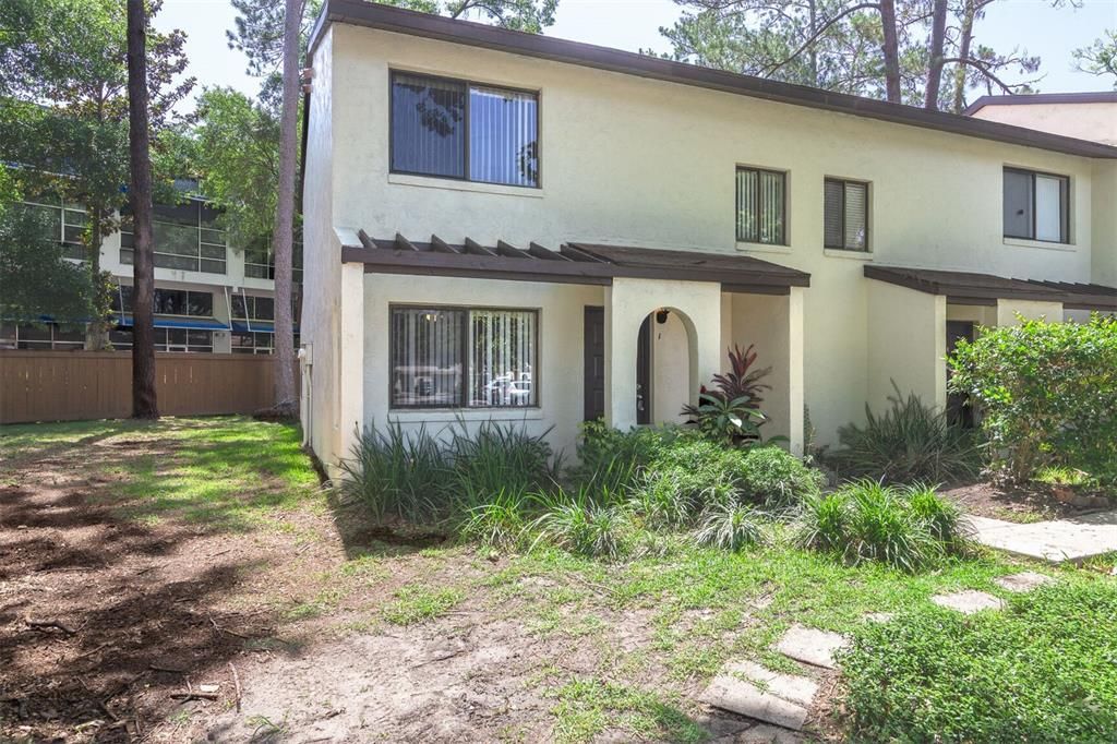 For Rent: $1,600 (3 beds, 2 baths, 1208 Square Feet)