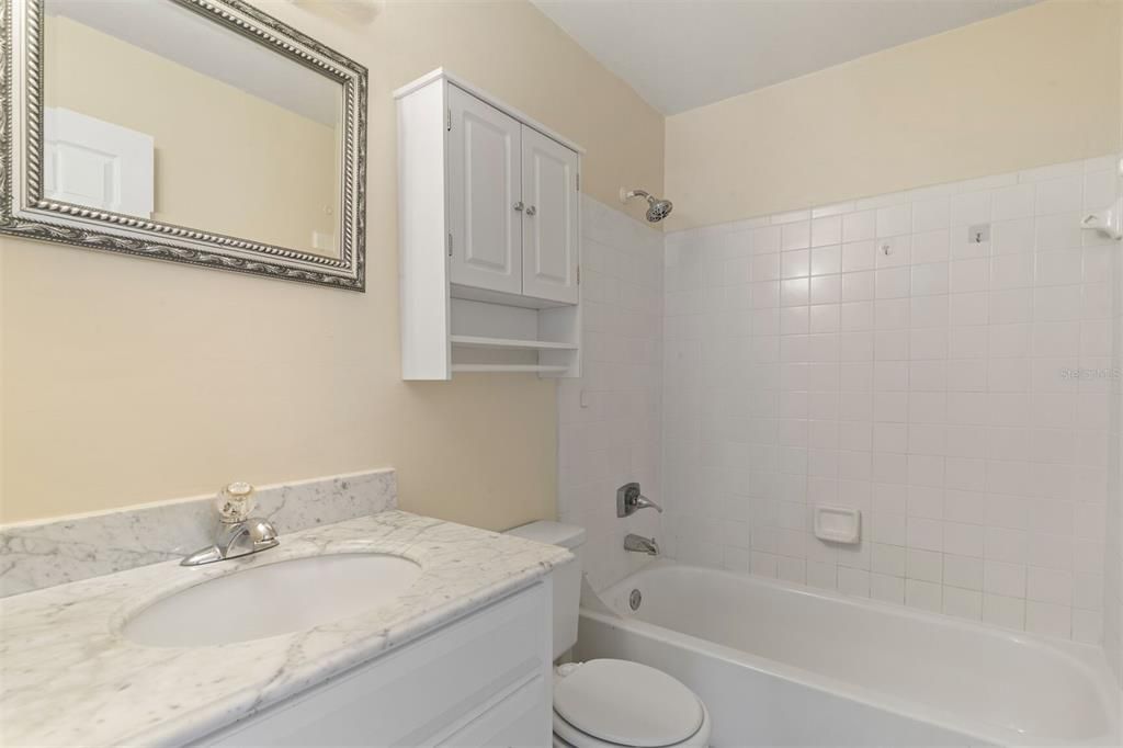 For Rent: $1,600 (3 beds, 2 baths, 1208 Square Feet)