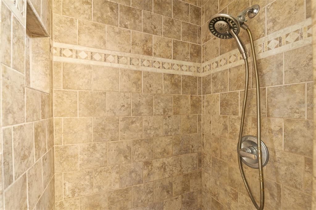 For Rent: $1,600 (3 beds, 2 baths, 1208 Square Feet)
