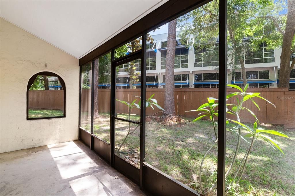 For Rent: $1,600 (3 beds, 2 baths, 1208 Square Feet)
