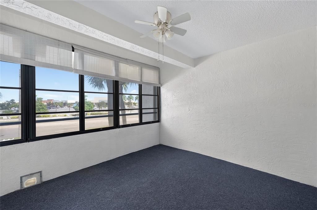 For Sale: $137,500 (1 beds, 1 baths, 775 Square Feet)