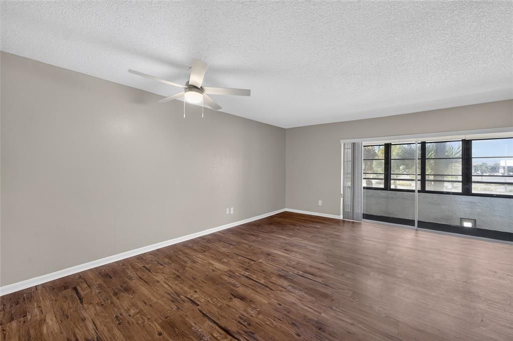 For Sale: $137,500 (1 beds, 1 baths, 775 Square Feet)