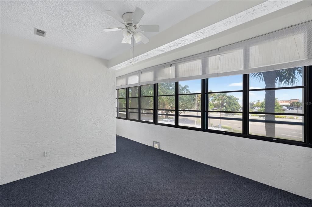 For Sale: $137,500 (1 beds, 1 baths, 775 Square Feet)