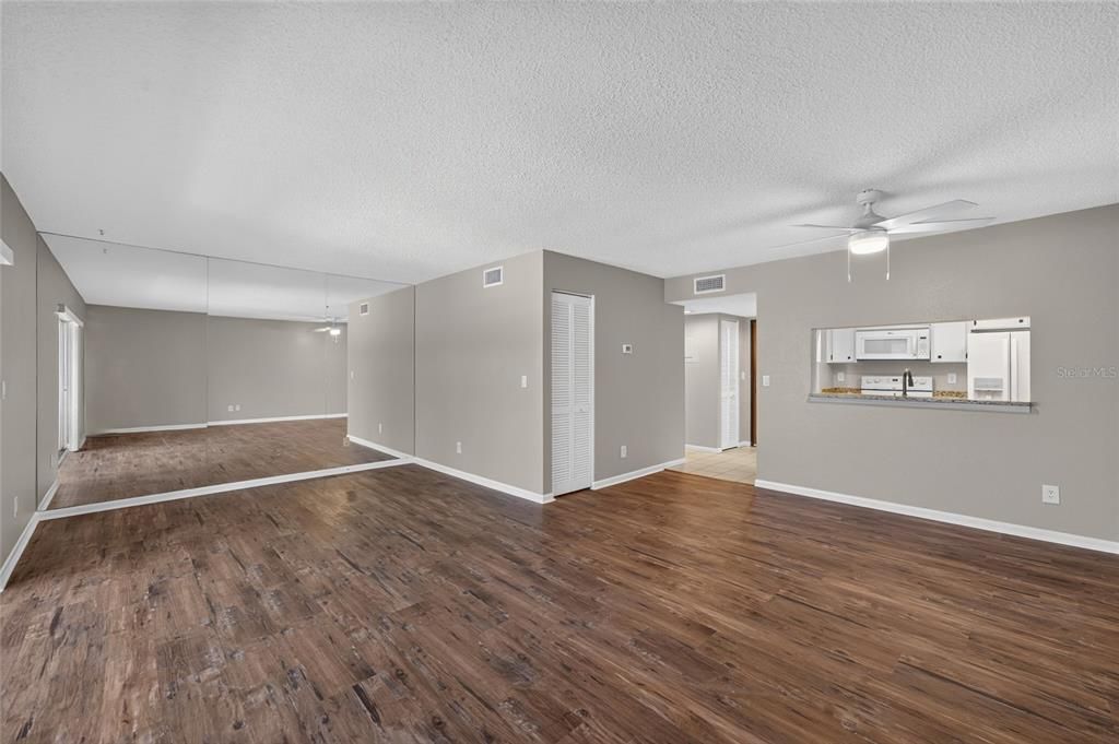 For Sale: $137,500 (1 beds, 1 baths, 775 Square Feet)
