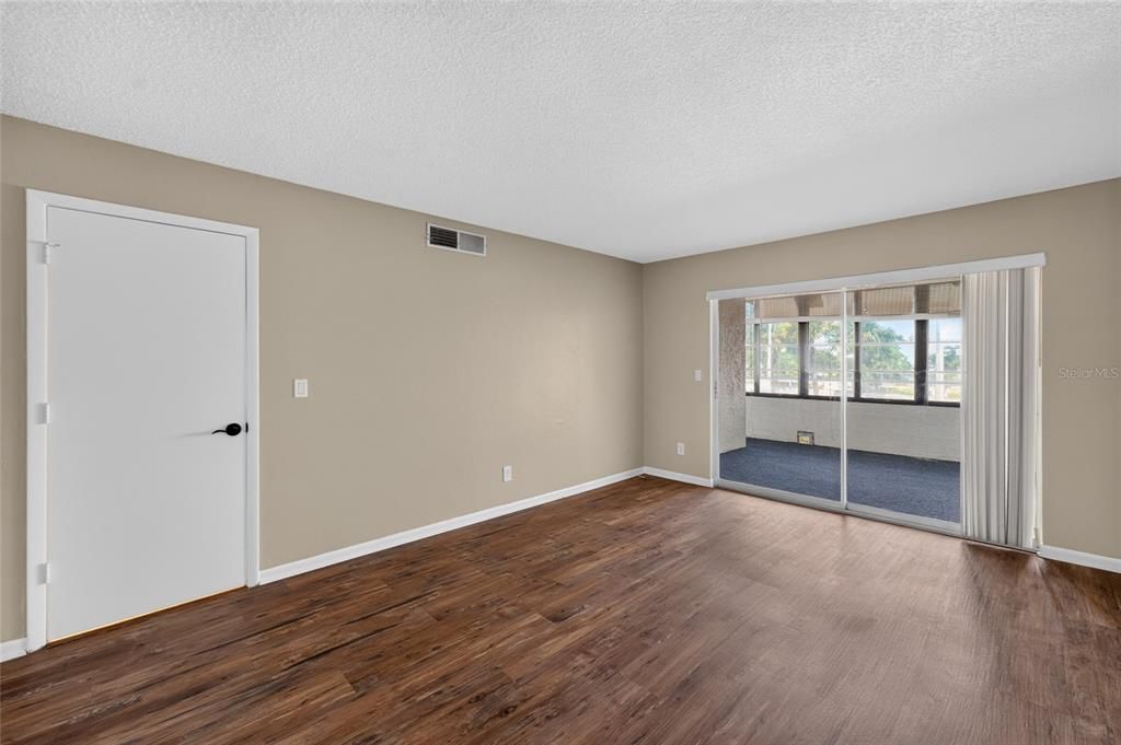 For Sale: $137,500 (1 beds, 1 baths, 775 Square Feet)