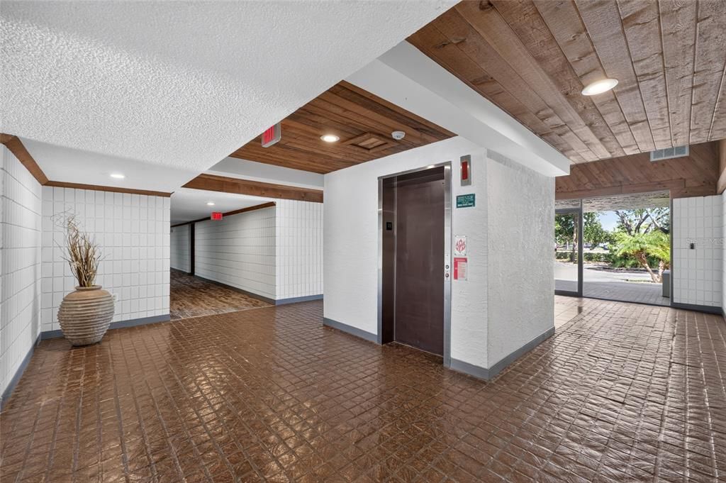 For Sale: $137,500 (1 beds, 1 baths, 775 Square Feet)