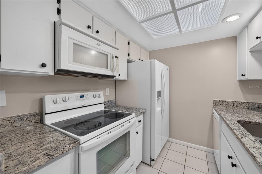 For Sale: $137,500 (1 beds, 1 baths, 775 Square Feet)