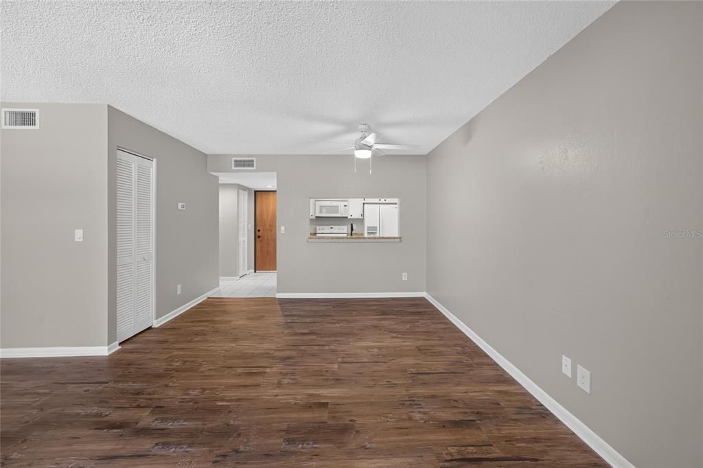 For Sale: $137,500 (1 beds, 1 baths, 775 Square Feet)