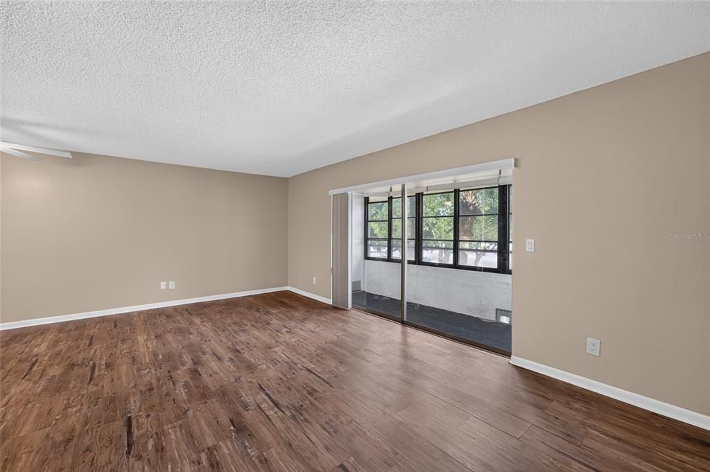 For Sale: $137,500 (1 beds, 1 baths, 775 Square Feet)