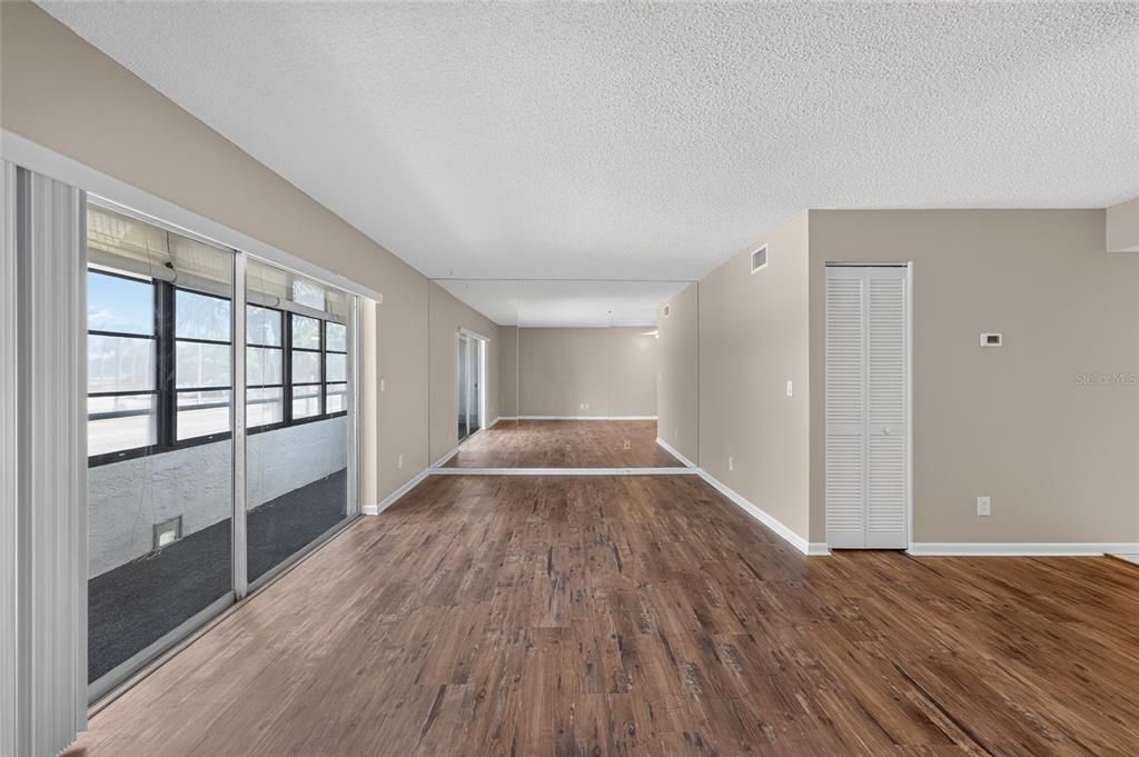 For Sale: $137,500 (1 beds, 1 baths, 775 Square Feet)