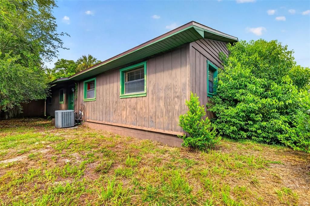 Active With Contract: $160,000 (3 beds, 1 baths, 1176 Square Feet)