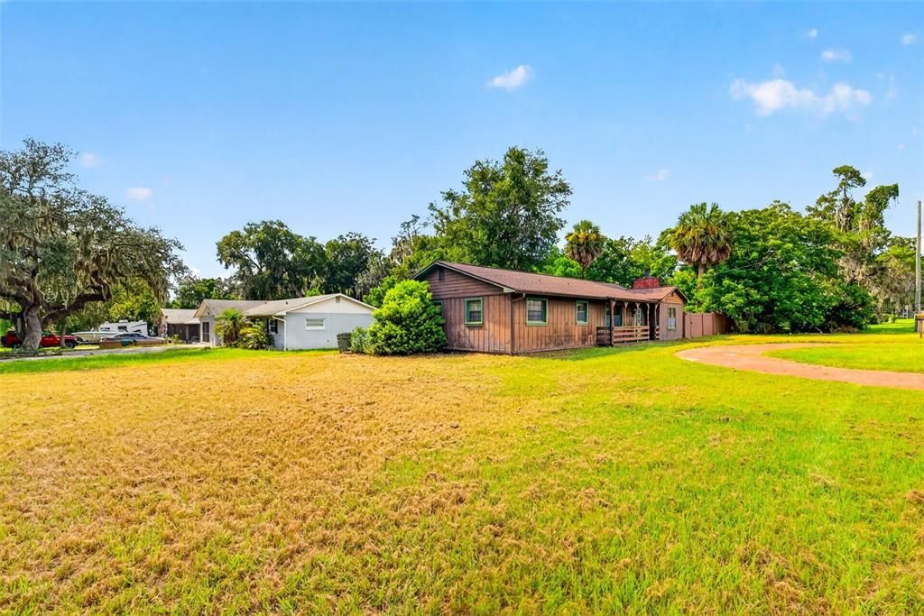 Active With Contract: $160,000 (3 beds, 1 baths, 1176 Square Feet)