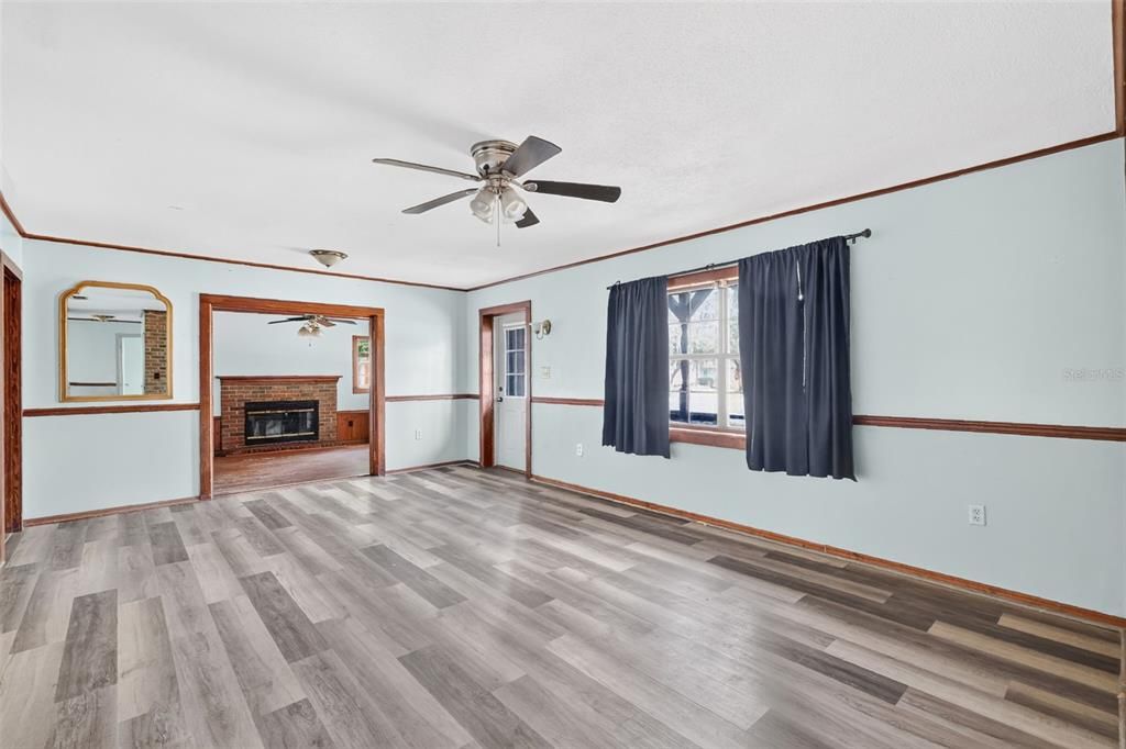 Active With Contract: $160,000 (3 beds, 1 baths, 1176 Square Feet)