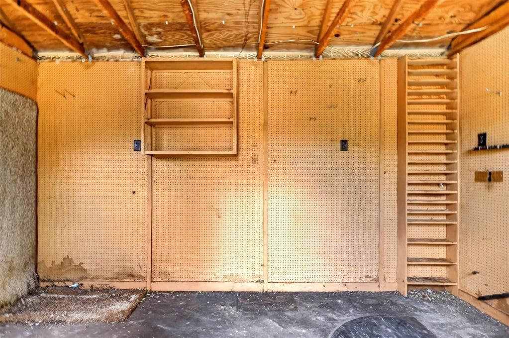 Active With Contract: $160,000 (3 beds, 1 baths, 1176 Square Feet)