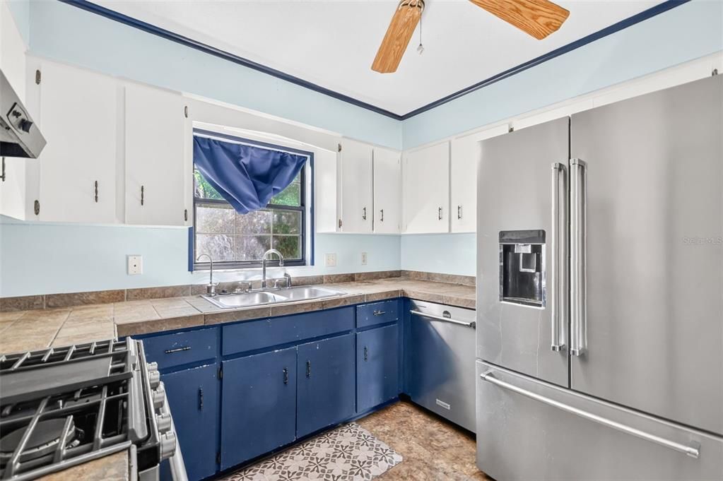 Active With Contract: $160,000 (3 beds, 1 baths, 1176 Square Feet)