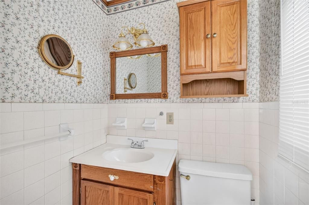 Active With Contract: $160,000 (3 beds, 1 baths, 1176 Square Feet)