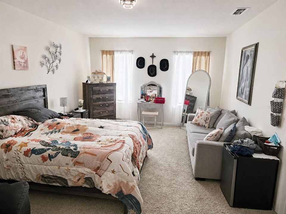 Active With Contract: $310,000 (5 beds, 3 baths, 2696 Square Feet)