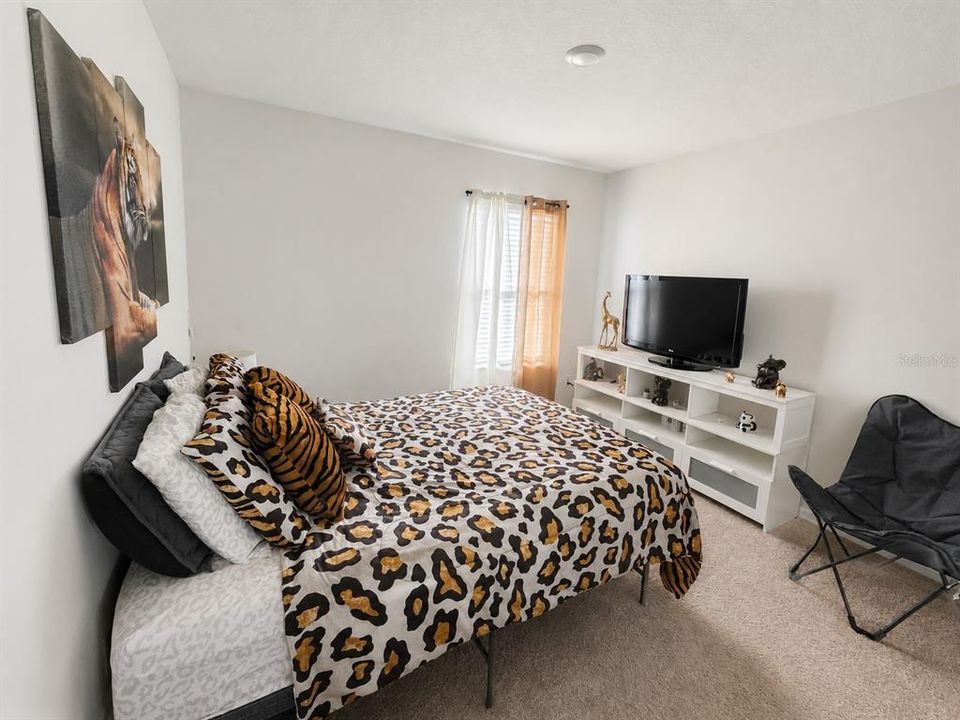 Active With Contract: $310,000 (5 beds, 3 baths, 2696 Square Feet)