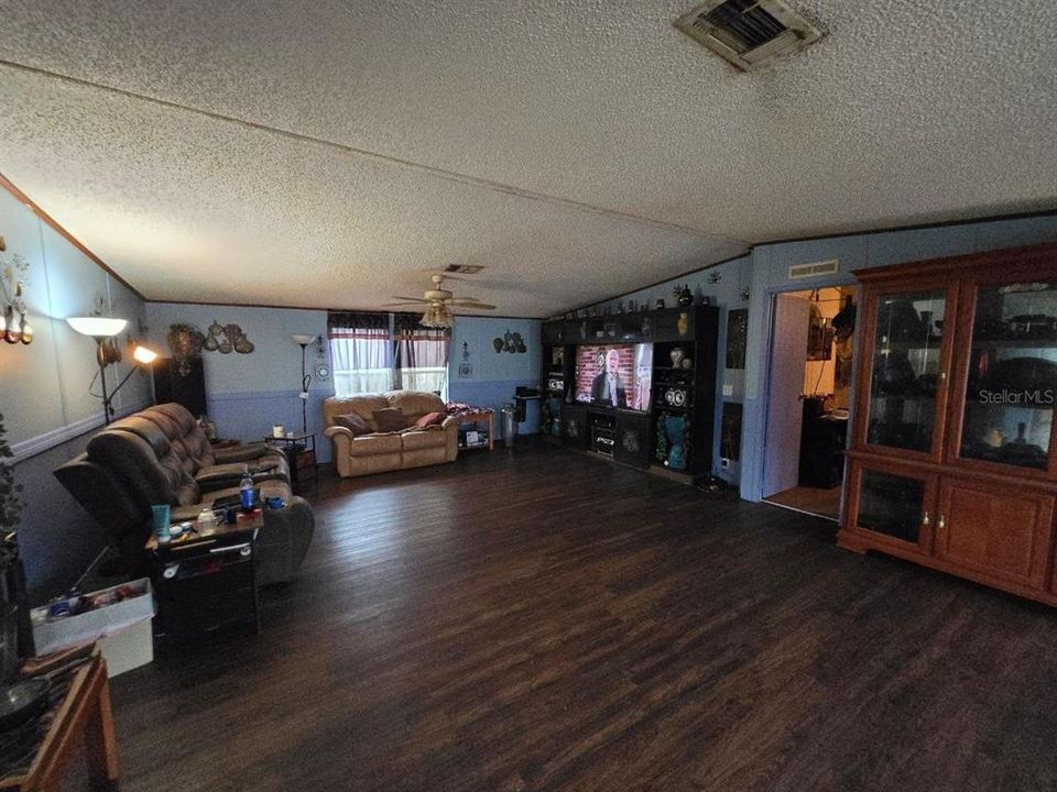 На продажу: $159,900 (3 спален, 2 ванн, 1833 Квадратных фут)
