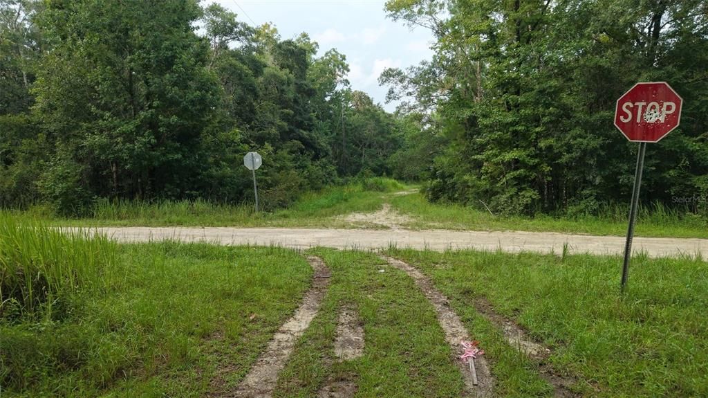 На продажу: $29,000 (0.48 acres)