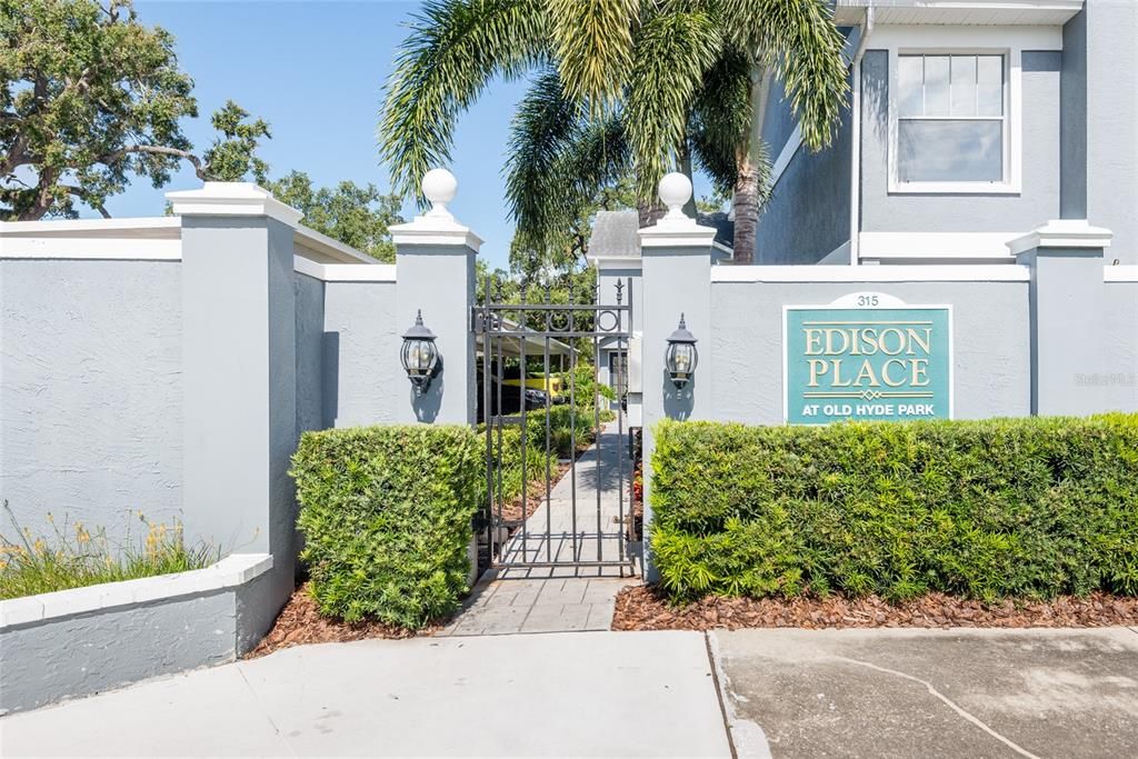For Rent: $3,000 (2 beds, 2 baths, 1286 Square Feet)