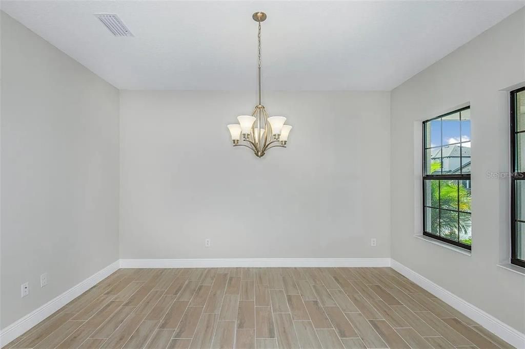 For Rent: $4,200 (5 beds, 4 baths, 3615 Square Feet)